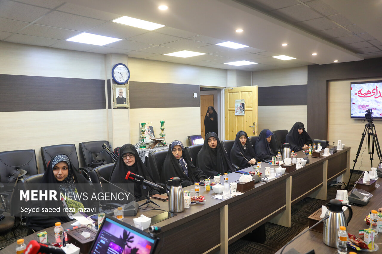 «زنم که همنفس نور و قدر و یاسینم»/ترجمه اینشعرها به فلسطین برسد