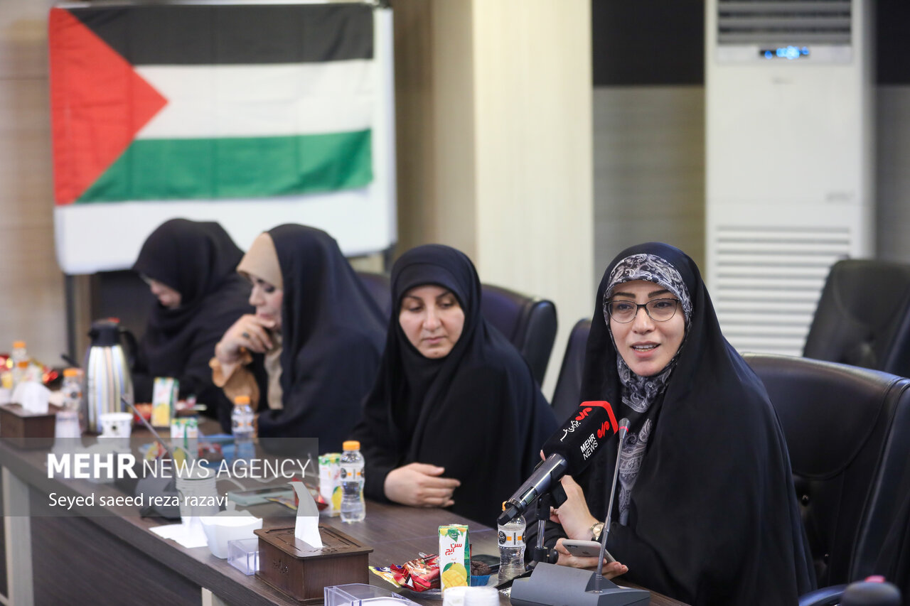 «زنم که هم‌نفس نور و قدر و یاسینم»/ترجمه این‌شعرها به فلسطین برسد