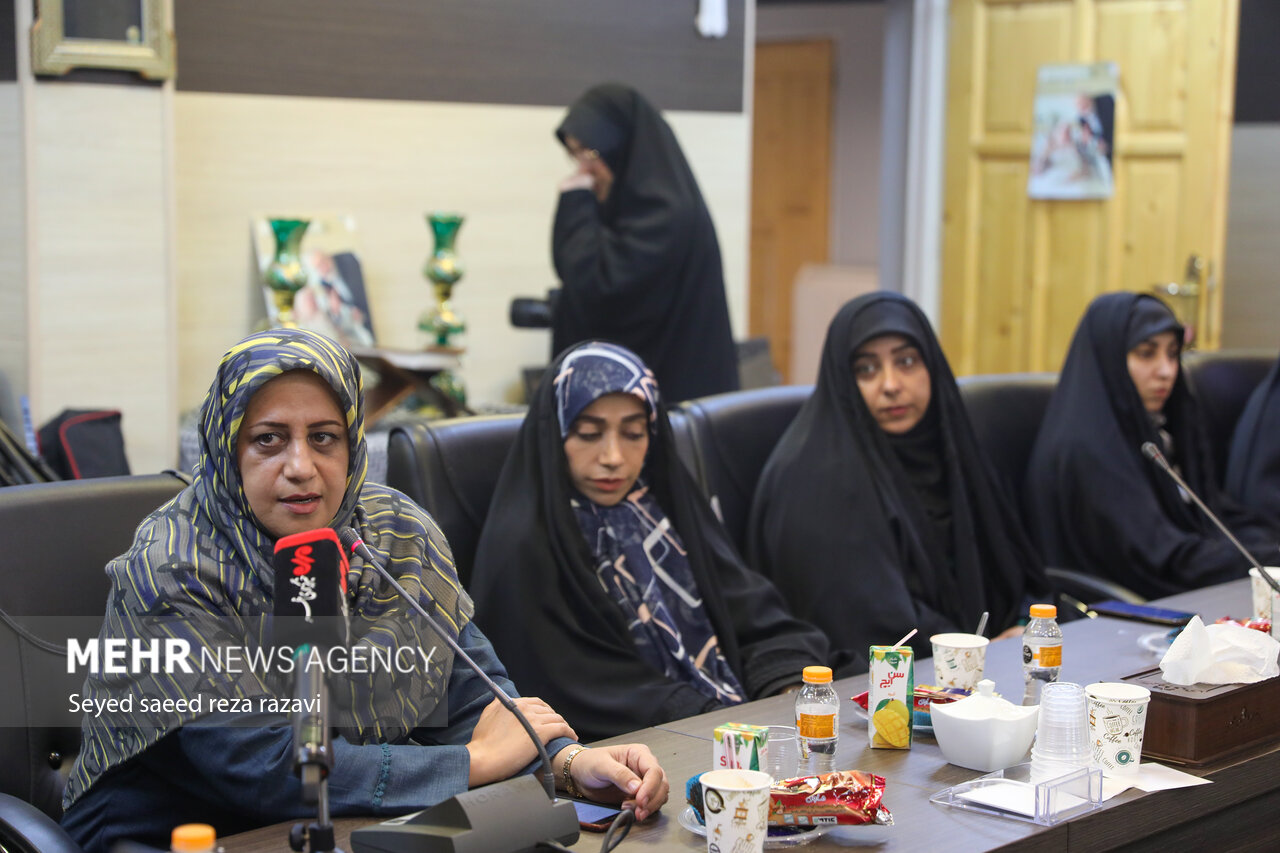 «زنم که همنفس نور و قدر و یاسینم»/ترجمه اینشعرها به فلسطین برسد