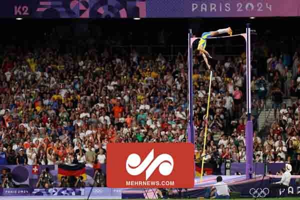 VIDEO: World pole vault jump record breaks at 2024 Olympics