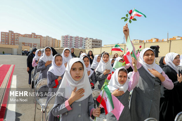 افتتاح مدرسه ۱۲ کلاسه شهید آیت الله رئیسی  در شهر سهند