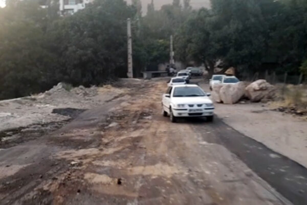 وضعیت نامناسب جاده در محله «ولیران» داخل شهر دماوند