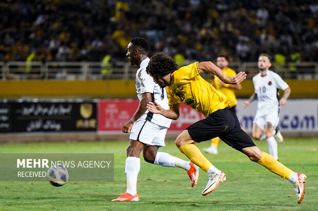 دیدار فوتبال سپاهان و شباب الاهلی امارات