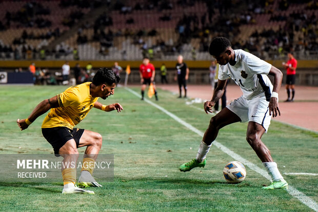 دیدار فوتبال سپاهان و شباب الاهلی امارات