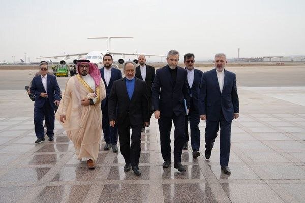 Top Iranian diplomat arrives in Saudi Arabia