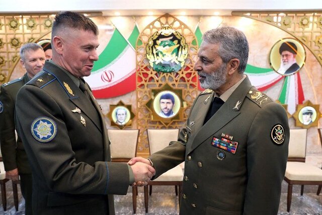 Iran army chief,Belarus air force Cmdr. stress boosting coop.