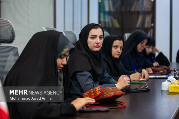 رونمایی از پوستر و مستند «این خانه روشن است»