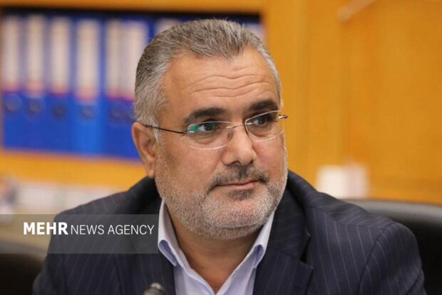 ملت ما در برابر سختیها ایستادگی میکنند