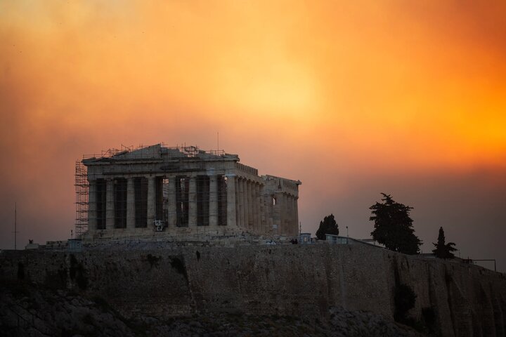 One dead as Greek wildfire burns in Athens suburbs