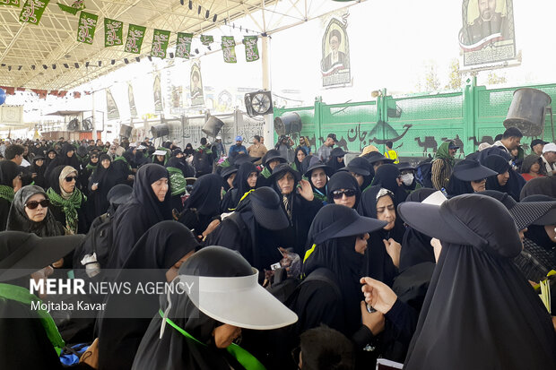 تردد زائرین اربعین حسینی از مرز مهران