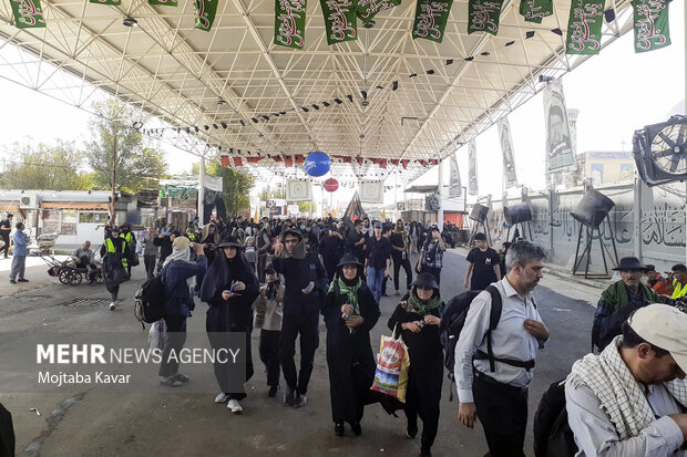 تردد زائرین اربعین حسینی از مرز مهران