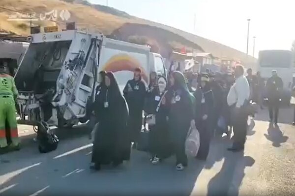 Temerçin sınırından Irak'a geçen Azerbaycanlı ziyaretçiler Temerçin sınırından Irak'a geçen Azerbaycanlı ziyaretçiler