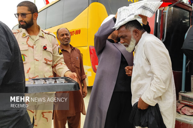 استقبال و پذیرایی از زائران پاکستانی در شهر بندرعباس