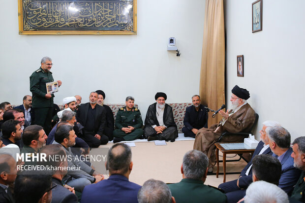 دیدار دست‌اندرکاران کنگره ملی شهدای استان کهگیلویه و بویر احمد با رهبر معظم انقلاب اسلامی