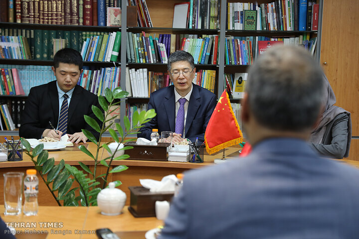 Chinese envoy visits Tehran Times building