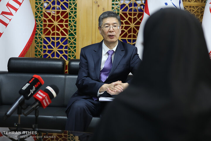 Chinese envoy visits Tehran Times building