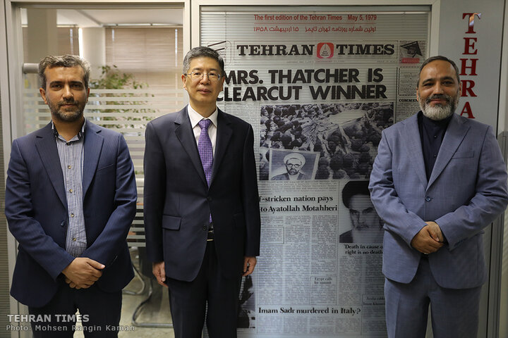 Chinese envoy visits Tehran Times building