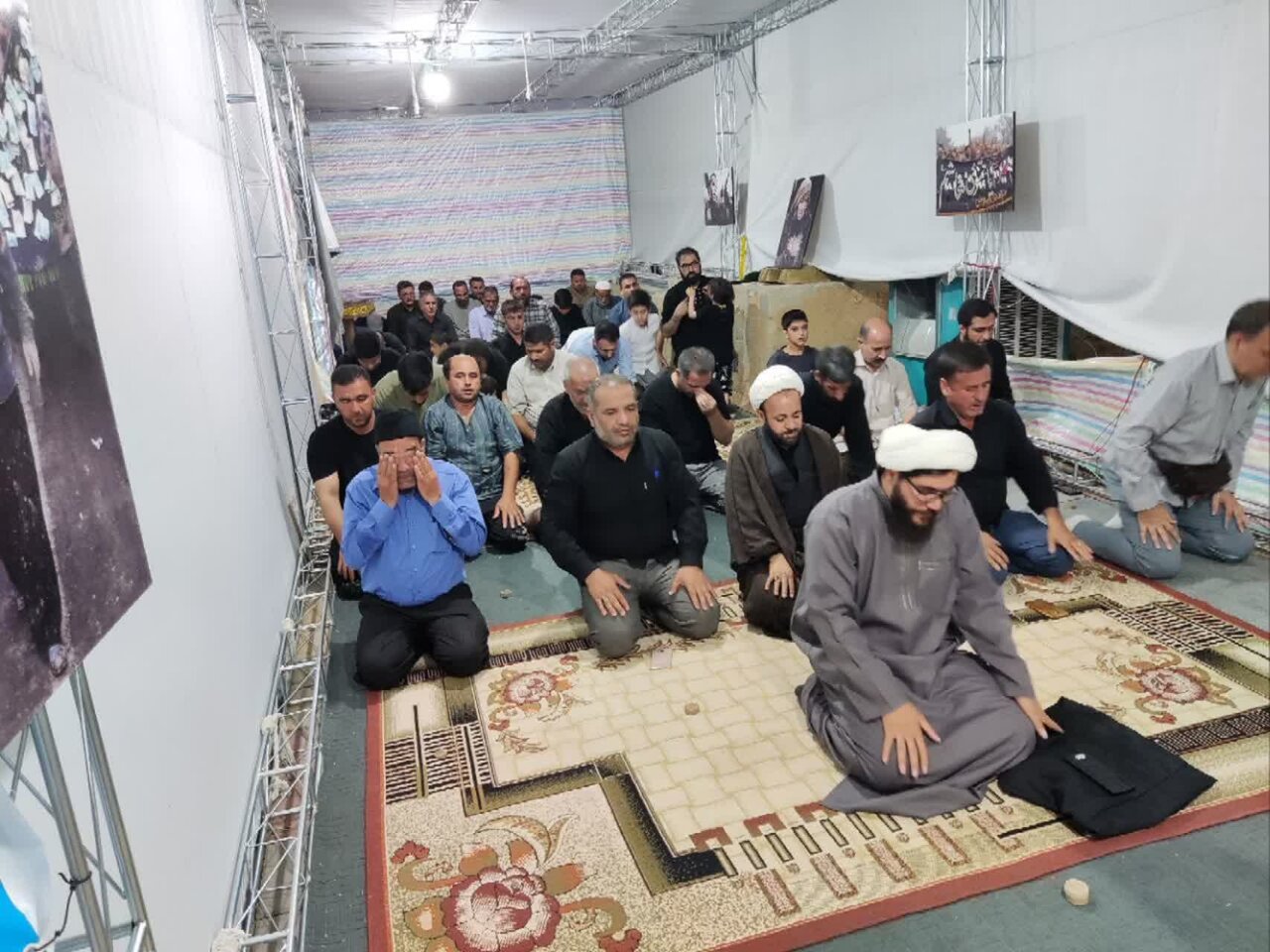 بانوان کرد پیشگام خدمت به زائران/ازخیاطی تاپخت نان محلی درموکبها