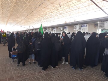 VIDEO: Arbaeen pilgrims at Mehran border crossing