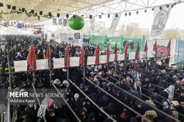 تردد زائرین اربعین از پایانه مرزی مهران