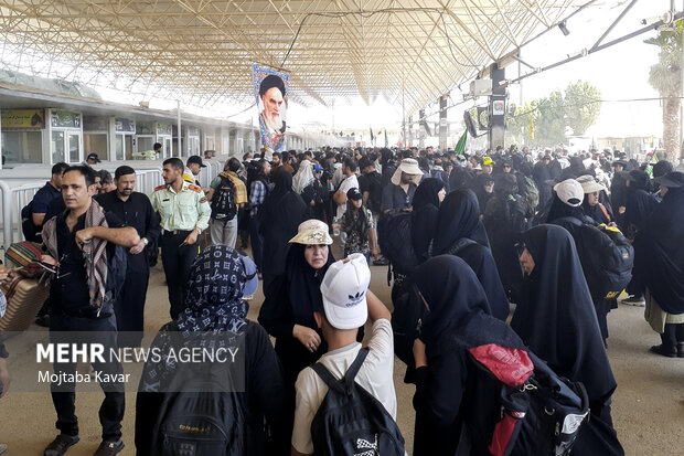 تردد زائرین اربعین از پایانه مرزی مهران