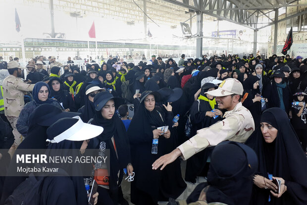 تردد زائرین اربعین از پایانه مرزی مهران