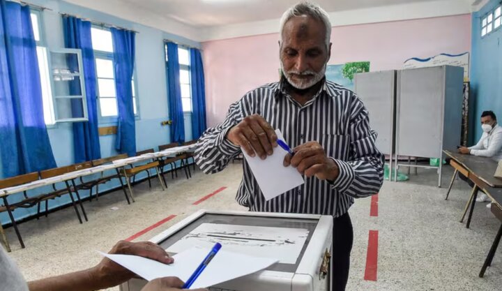 Algeria begins early presidential election campaign