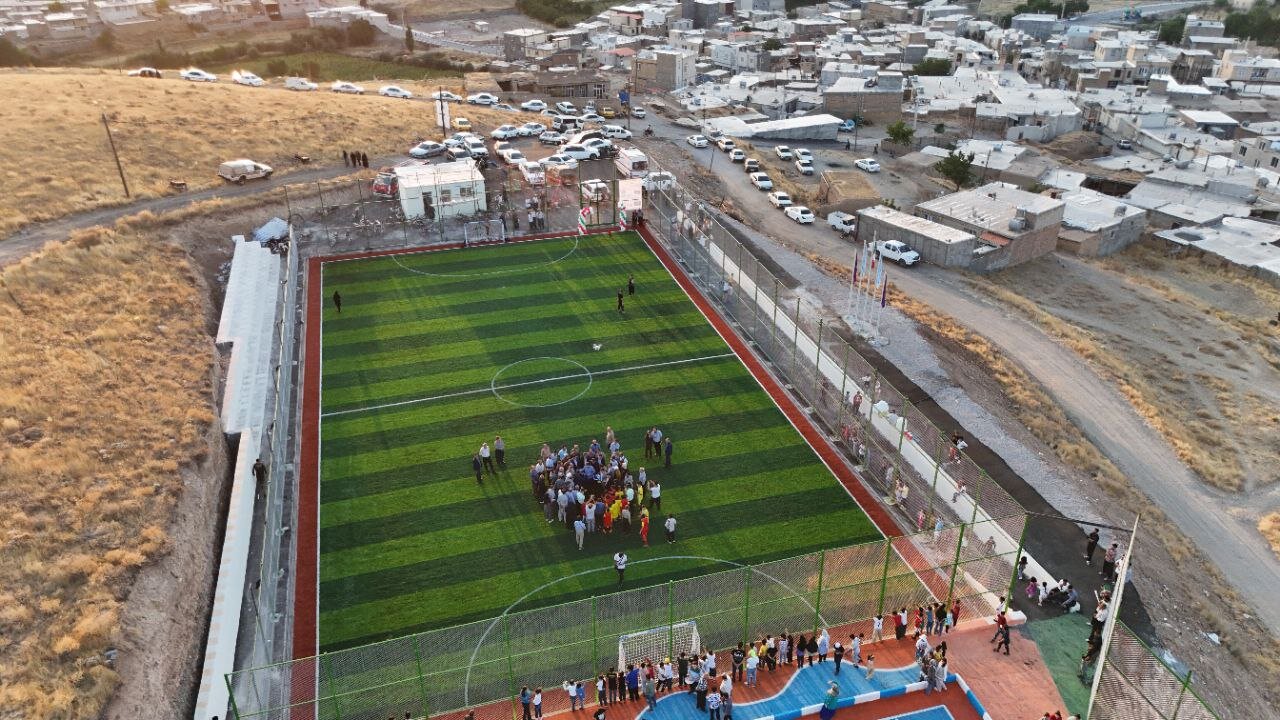 افتتاح مجموعهای ورزشی شادیآفرین روزهای کودکان حسینآباد