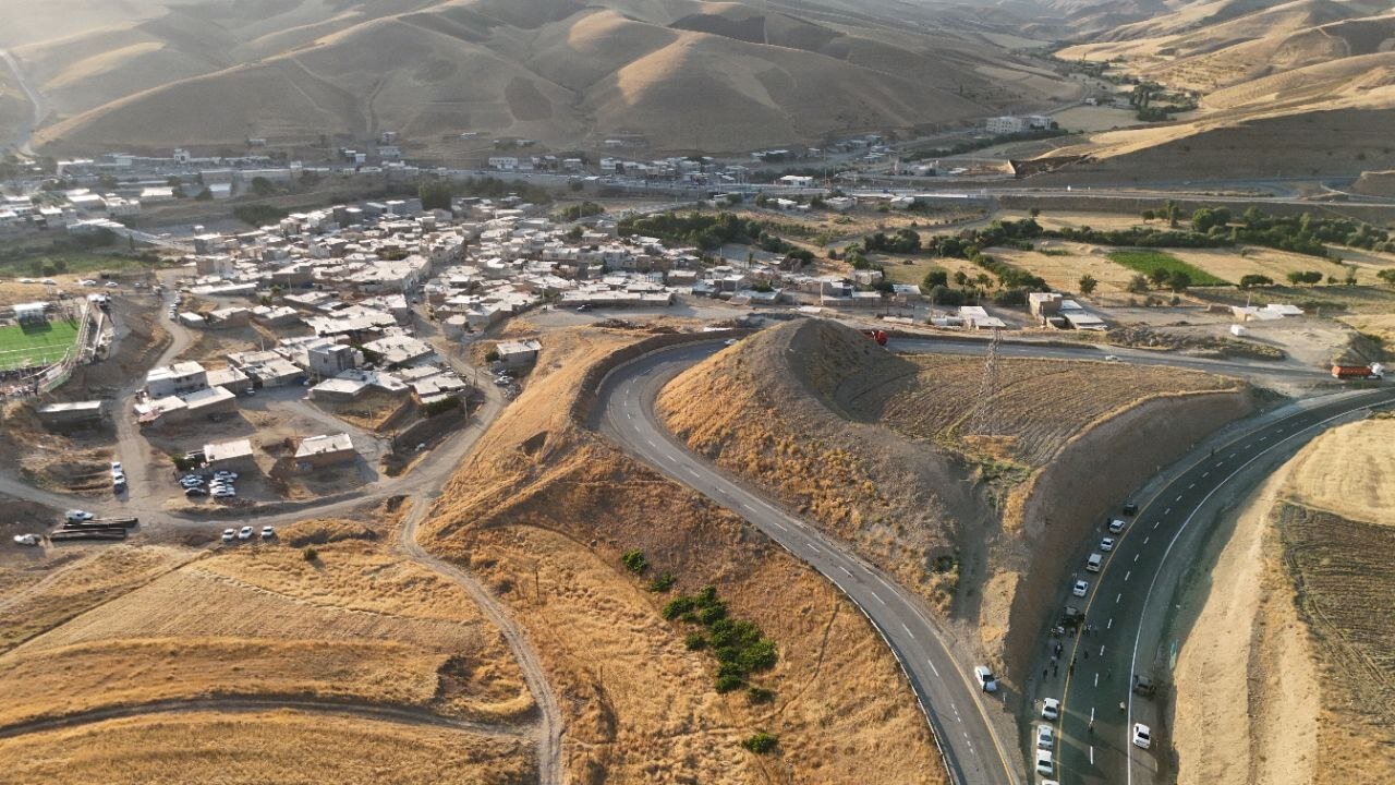 افتتاح مجموعهای ورزشی شادیآفرین روزهای کودکان حسینآباد