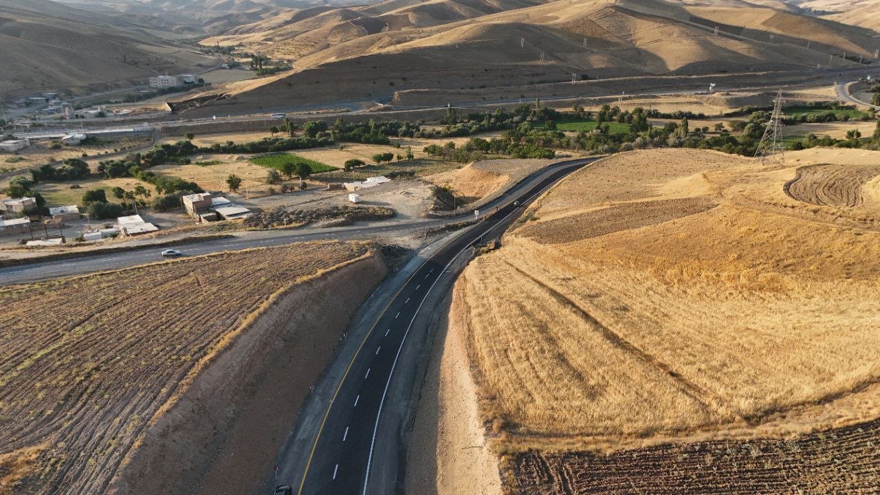 افتتاح مجموعهای ورزشی شادیآفرین روزهای کودکان حسینآباد