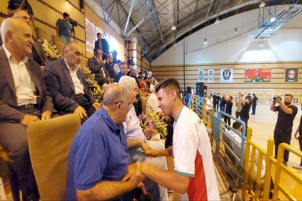 برگزاری بازی خیریه دیدار ستارگان هنر با پیشکسوتان سرخابیها