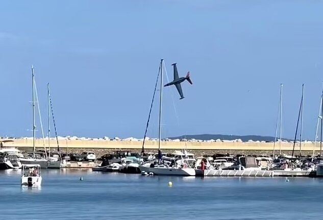 Pilot dies in plane crash at French air show (+VIDEO)