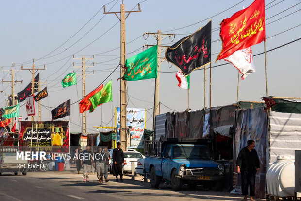 خدمت‌رسانی به زائران امام حسین(ع) توسط موکب‌های ایرانی و افغانستانی