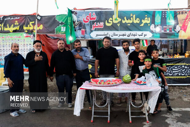 خدمت‌رسانی به زائران امام حسین(ع) توسط موکب‌های ایرانی و افغانستانی