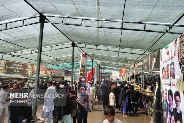 حضور زائران پاکستانی اربعین در مرز میرجاوه