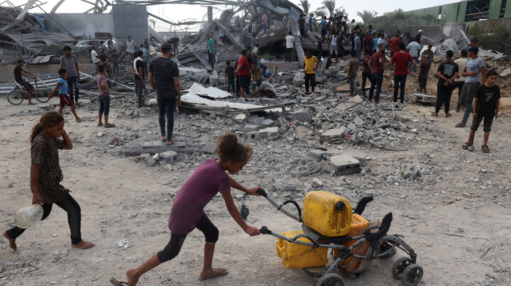 Israel airstrikes martyr 15 members of a family in Gaza Strip