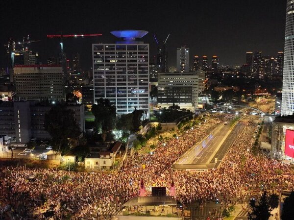 Thousands protest against Netanyahu gov. in Tel Aviv