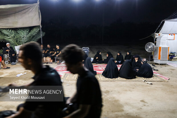 Arbaeen pilgrims on Sabaya road towards Karbala