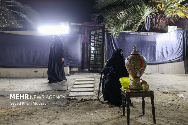 Arbaeen pilgrims on Sabaya road towards Karbala