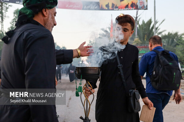 Arbaeen pilgrims on Sabaya road towards Karbala