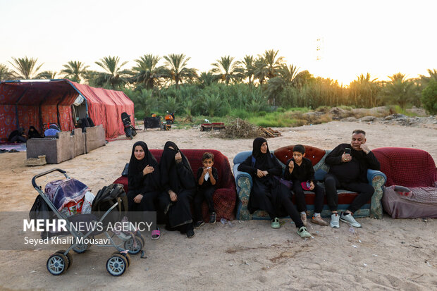 Arbaeen pilgrims on Sabaya road towards Karbala