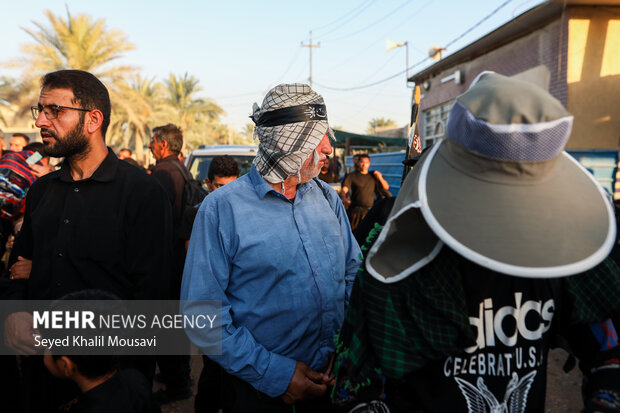 Arbaeen pilgrims on Sabaya road towards Karbala