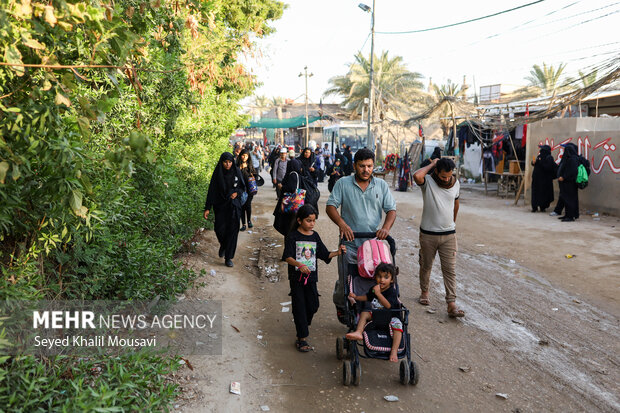 Arbaeen pilgrims on Sabaya road towards Karbala