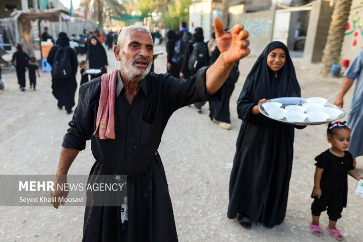 Arbaeen pilgrims on Sabaya road towards Karbala