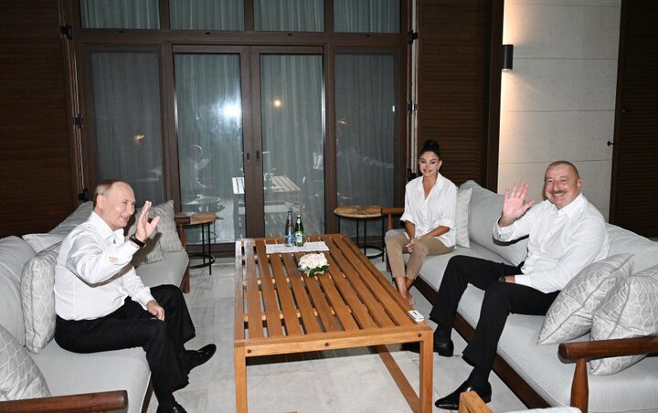 Putin, Aliyev'in evine misafir oldu Putin, Aliyev'in evine misafir oldu