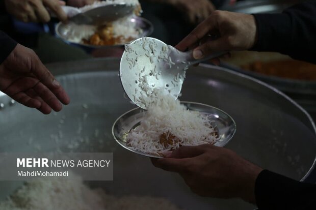 پذیرایی از زائران افعانستانی و پاکستانی در شهر بندرعباس