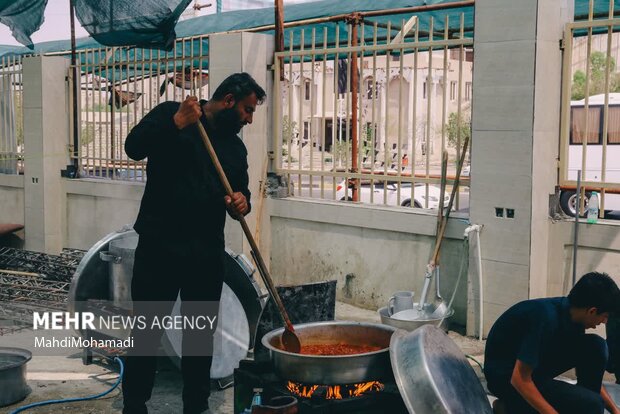 پذیرایی از زائران افعانستانی و پاکستانی در شهر بندرعباس