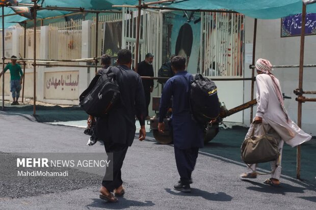 پذیرایی از زائران افعانستانی و پاکستانی در شهر بندرعباس