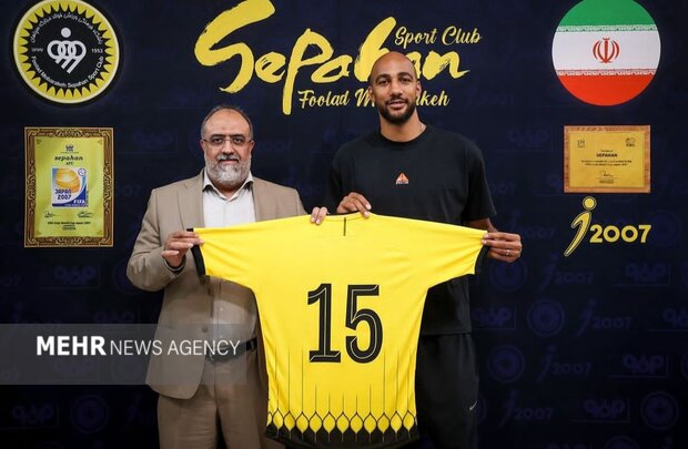 Sepahan complete signing of French midfielder Nzonzi