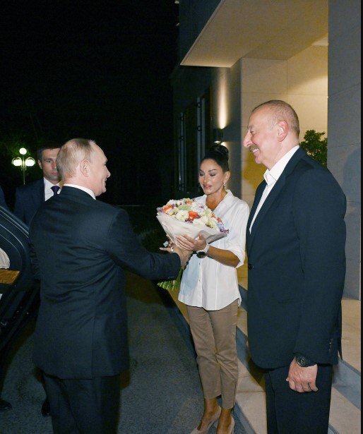 حضور پوتین در اقامتگاه علیاف و برگزاری ضیافت شام غیررسمی+فیلم